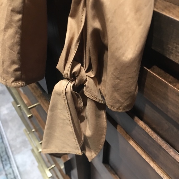 Off the shoulder crisp cotton boutique top - Picture 6 of 7